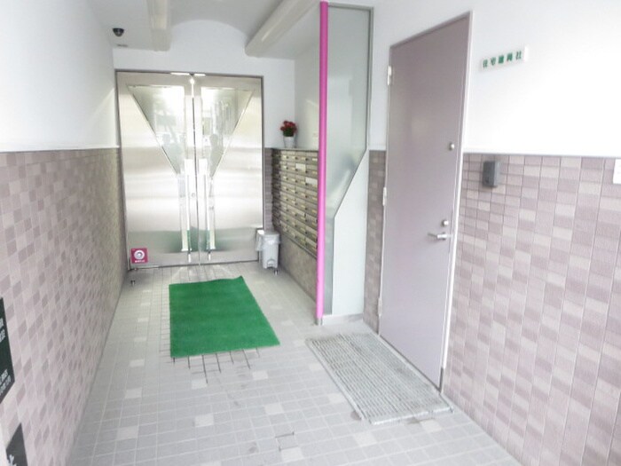 物件外観写真2　(エントランス部分)