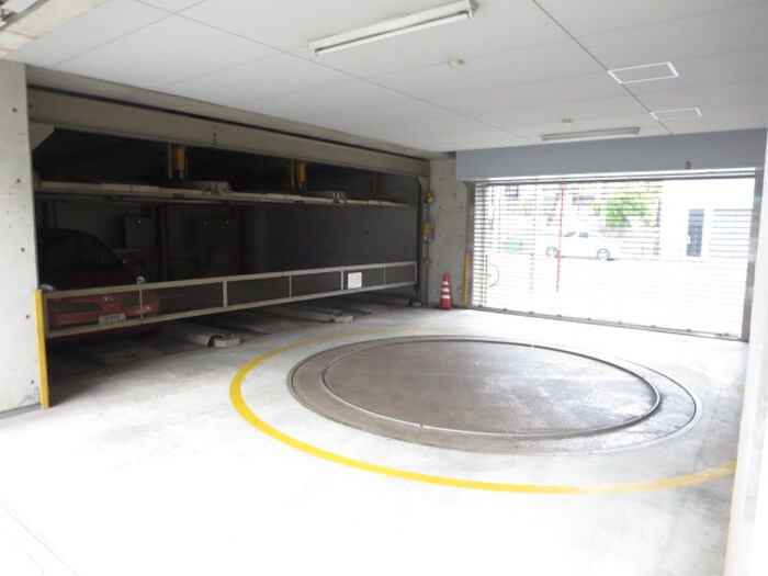 物件外観写真3　(駐車場)