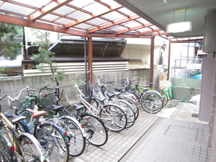 物件外観写真4　(駐輪場)