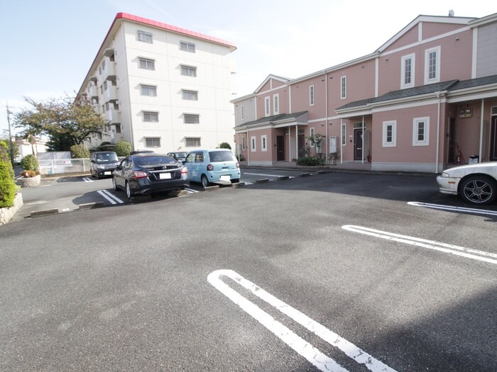 物件外観写真4　(駐車場)