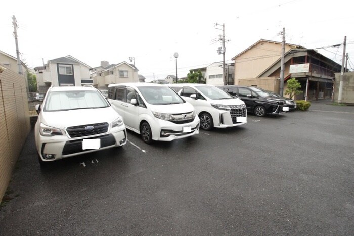 物件外観写真5　(駐車場)