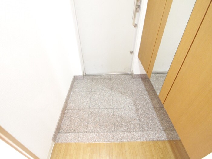 物件内観写真16　(玄関)