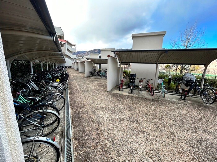 物件外観写真4　(駐輪場)
