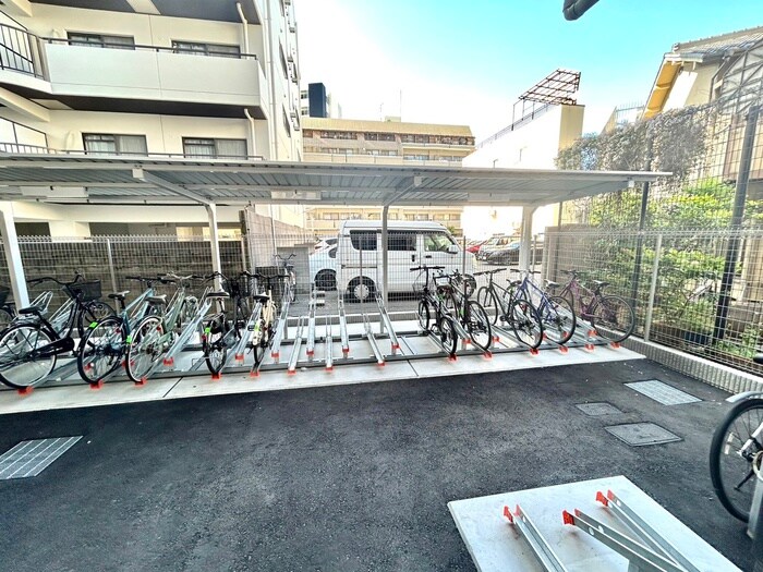 物件外観写真4　(駐輪場)