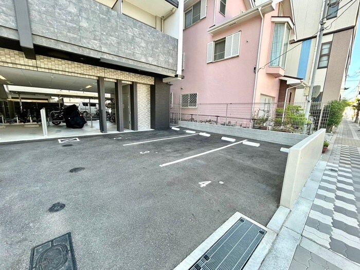 物件外観写真6　(駐車場)