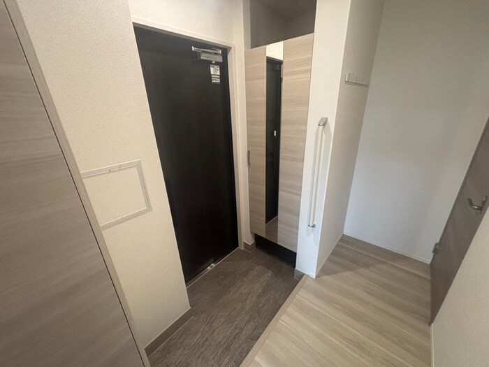 物件内観写真18　(玄関)