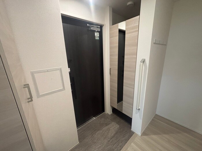 物件内観写真18　(玄関)