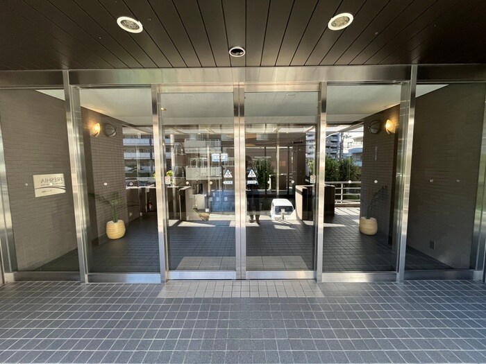 物件外観写真2　(エントランス部分)