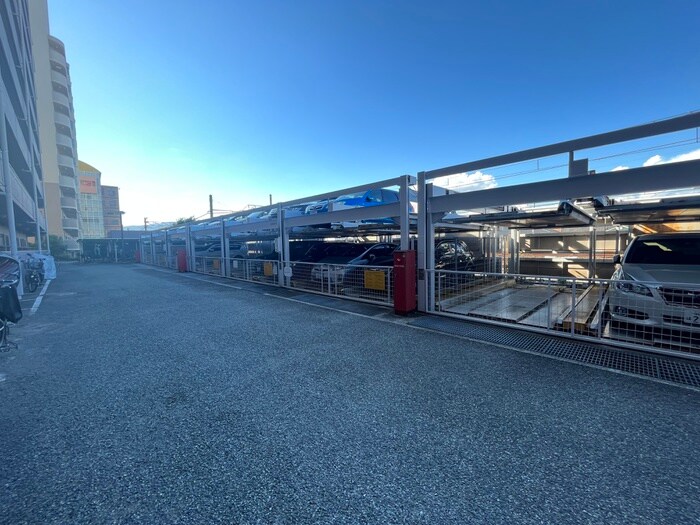 物件外観写真5　(駐車場)