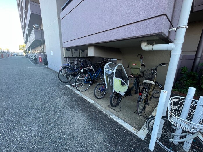 物件外観写真6　(駐輪場)