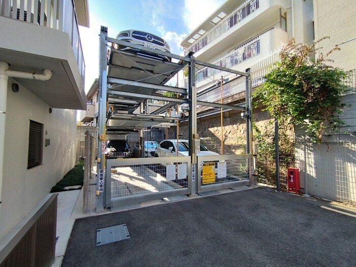 物件外観写真4　(駐車場)