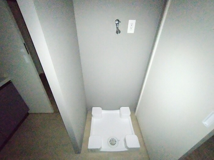 物件内観写真18　(洗濯機置場)