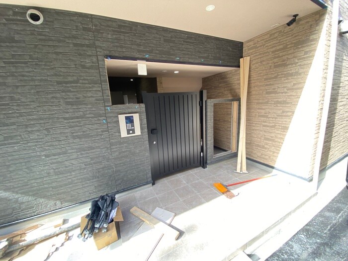 物件外観写真5　(エントランス部分)