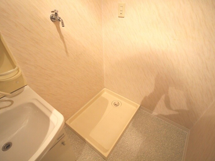 物件内観写真12　(洗濯機置場)