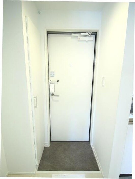 物件内観写真8　(玄関)