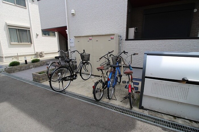 物件外観写真4　(駐輪場)
