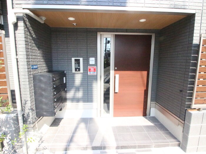 物件外観写真4　(エントランス部分)