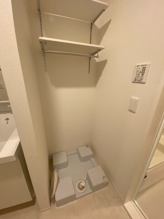 物件内観写真10　(洗濯機置場)