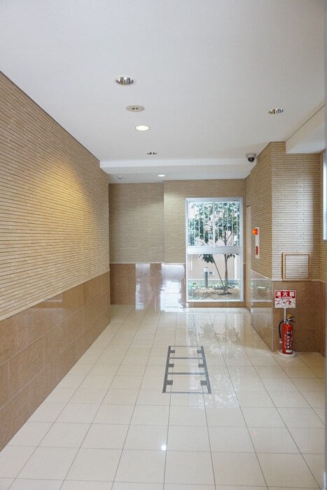 物件外観写真5　(エントランス部分)