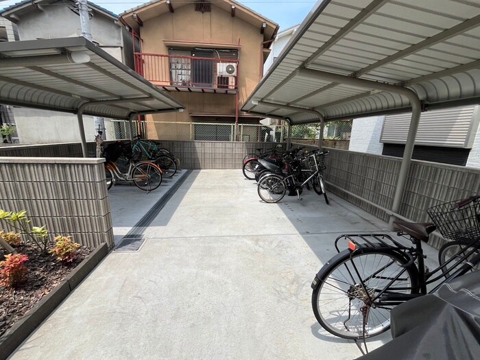 物件外観写真3　(駐輪場)