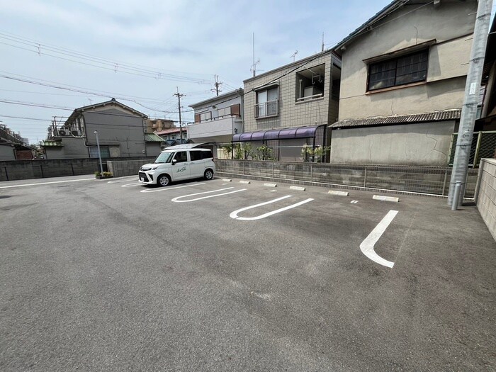 物件外観写真4　(駐車場)