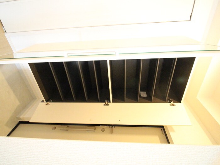 物件内観写真14　(玄関)