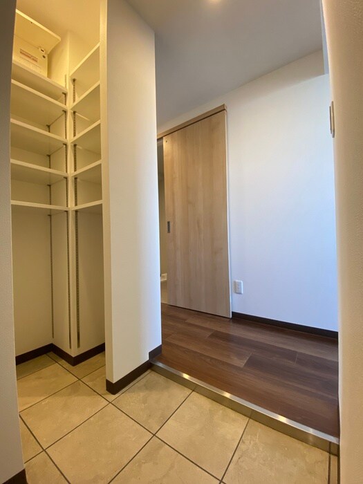 物件内観写真16　(玄関)