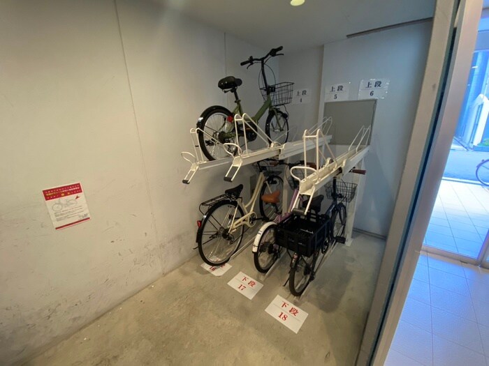 物件外観写真2　(駐輪場)