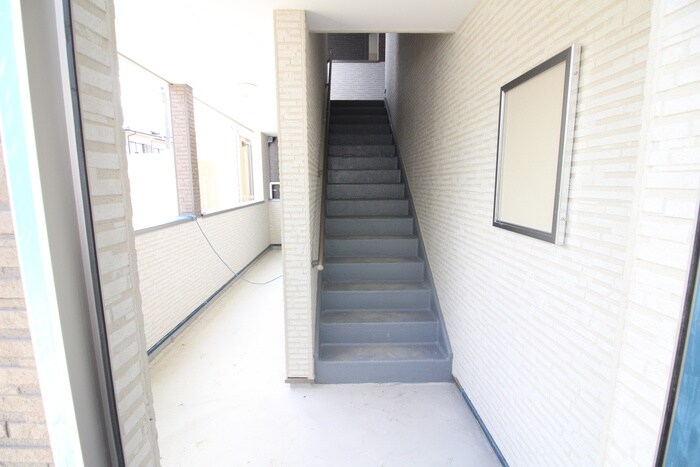 物件外観写真3　(エントランス部分)