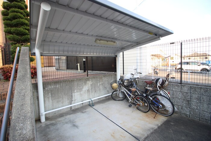 物件外観写真3　(駐輪場)