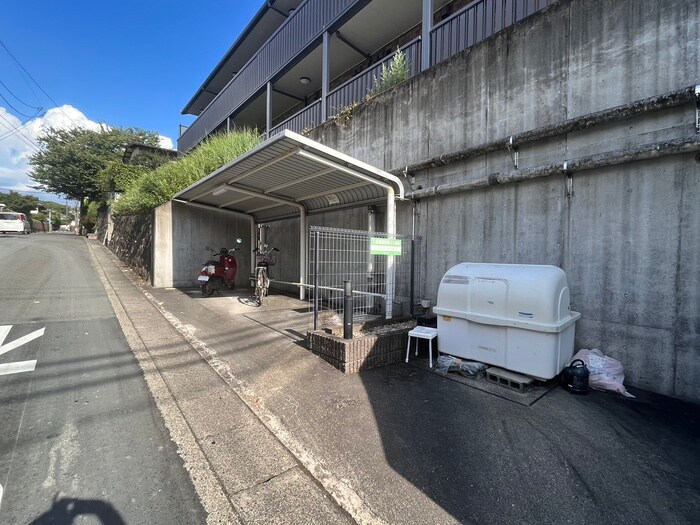 物件外観写真3　(駐輪場)