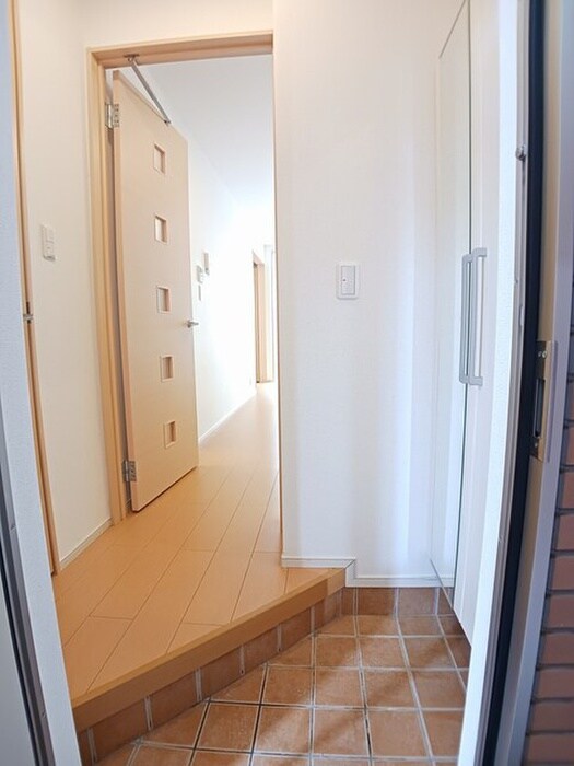 物件内観写真12　(玄関)
