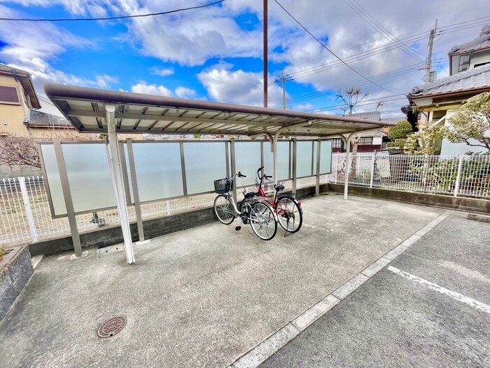 物件外観写真3　(駐輪場)