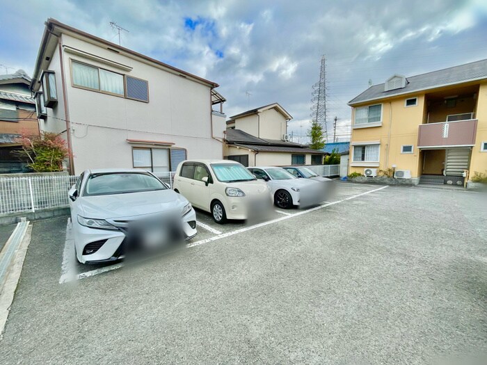 物件外観写真5　(駐車場)