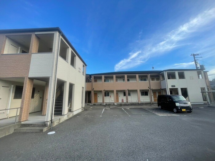 物件外観写真4　(駐車場)