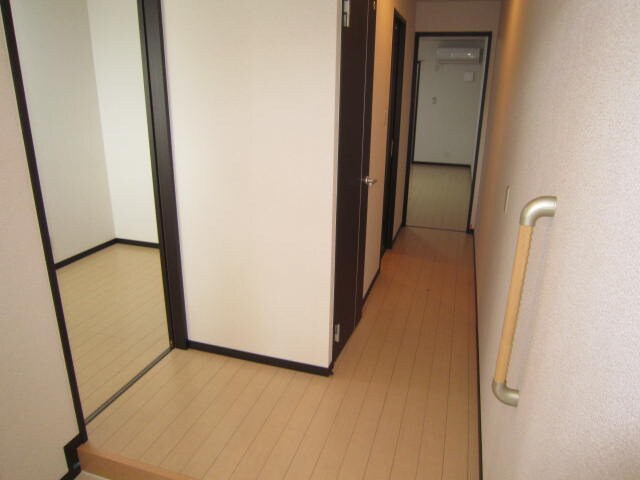 物件内観写真9　(玄関)