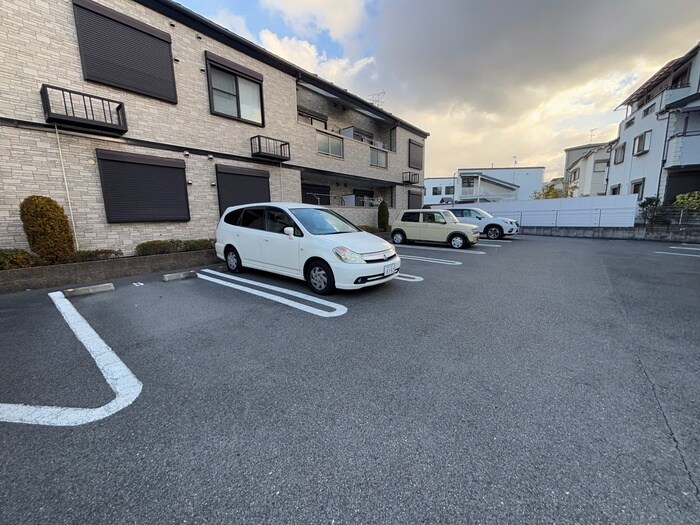 物件外観写真3　(駐車場)