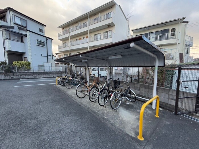 物件外観写真4　(駐輪場)