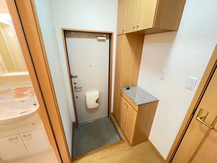 物件内観写真15　(玄関)