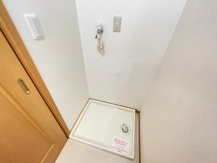 物件内観写真18　(洗濯機置場)