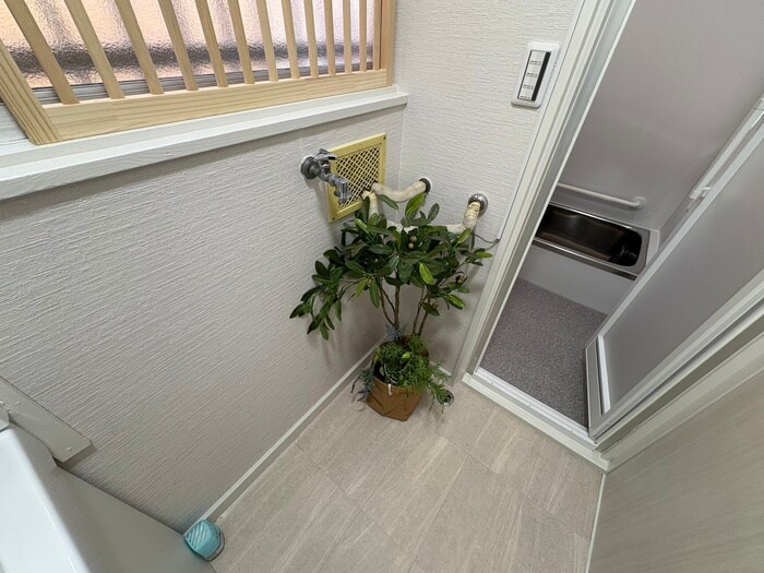 物件内観写真12　(洗濯機置場)