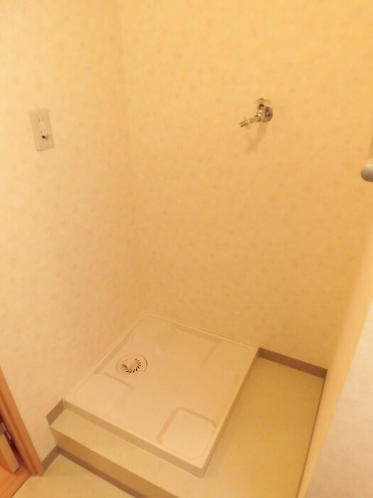 物件内観写真13　(洗濯機置場)