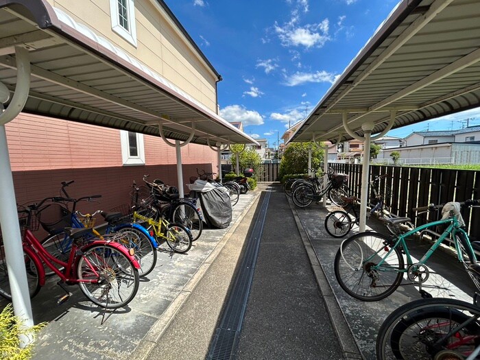物件外観写真3　(駐輪場)
