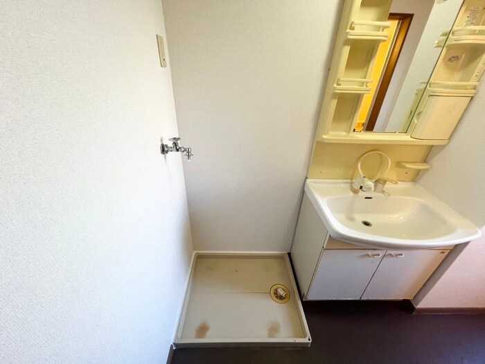 物件内観写真17　(洗濯機置場)