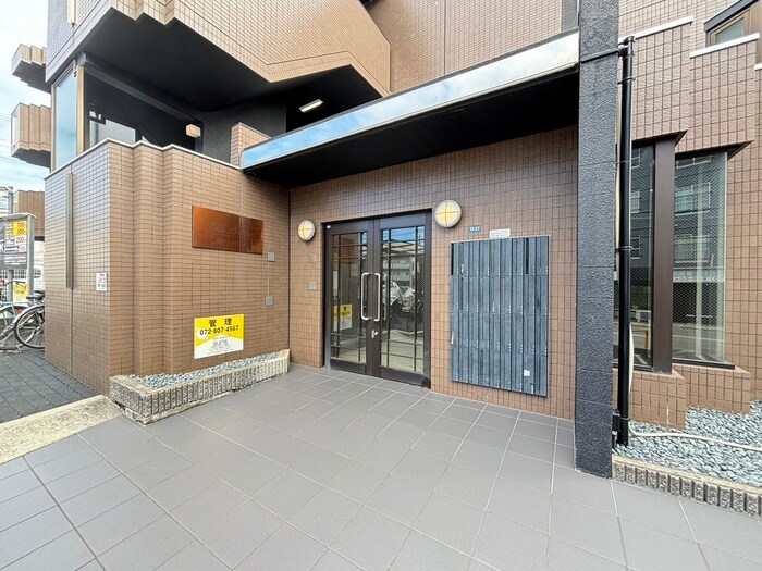 物件外観写真2　(エントランス部分)