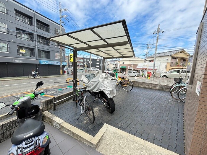 物件外観写真3　(駐輪場)