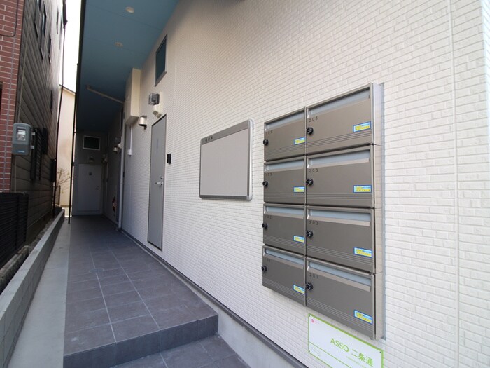 物件外観写真2　(エントランス部分)