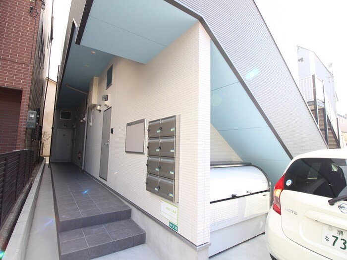 物件外観写真4　(エントランス部分)