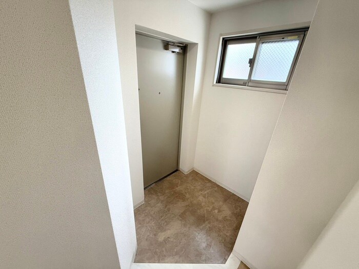 物件内観写真7　(玄関)