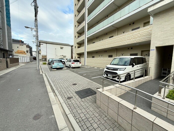 物件外観写真4　(駐車場)